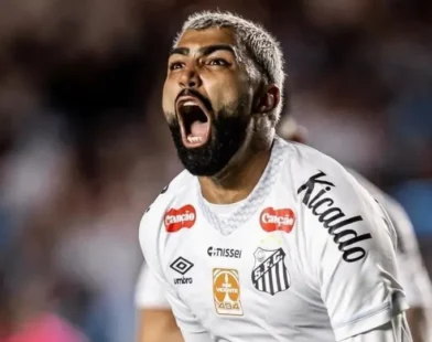 Gabigol marca nos acréscimos, e Santos e Corinthians empatam na Vila