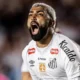 Gabigol marca nos acréscimos, e Santos e Corinthians empatam na Vila