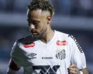 Neymar renova com o Santos até o fim de 2026