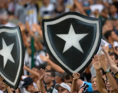 Oito times brasileiros estão com transfer ban na Fifa
