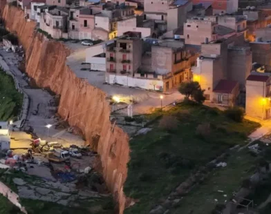 Tempestade coloca localidade da Sicília (literalmente) à beira do abismo