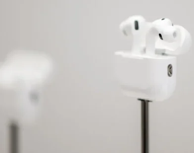 Youtuber MrBeast diz que usa até três pares de AirPods por dia