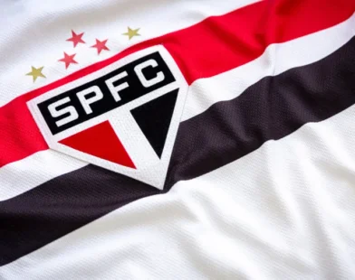 Conselheiros de São Paulo pedem demissão de diretores por erro em nova camisa