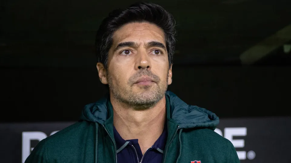 "É um problema da sociedade". Abel Ferreira comenta 'caso Prestianni'