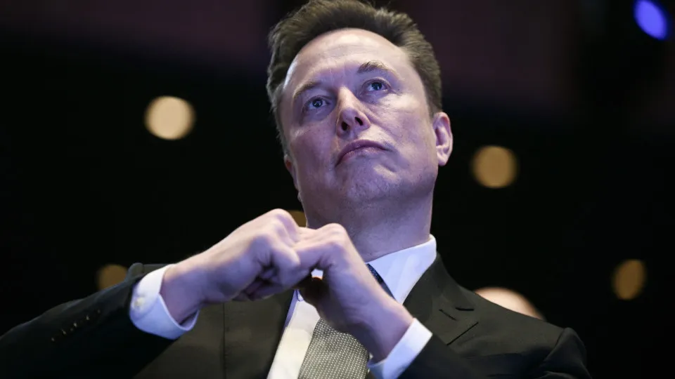 Elon Musk quer base na Lua para impulsionar IA da xAI