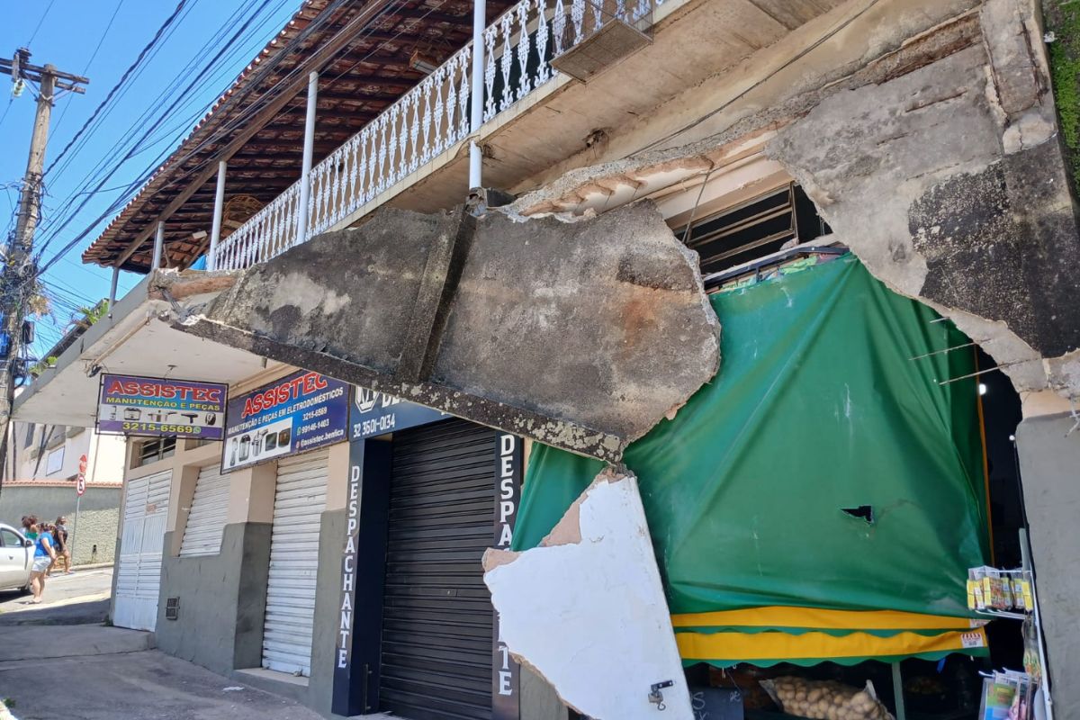Marquise cai na Zona Norte de Juiz de Fora