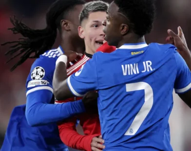 Vinicius Jr. denuncia racismo de rival argentino em vitória do Real sobre o Benfica