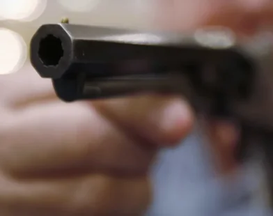 Agente do Serviço Secreto dos EUA atira acidentalmente na própria perna