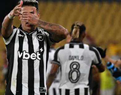 Atacante se redime, e Botafogo busca empate no Equador na pré-Libertadores