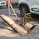 Buraco em cruzamento compromete fluxo no Centro