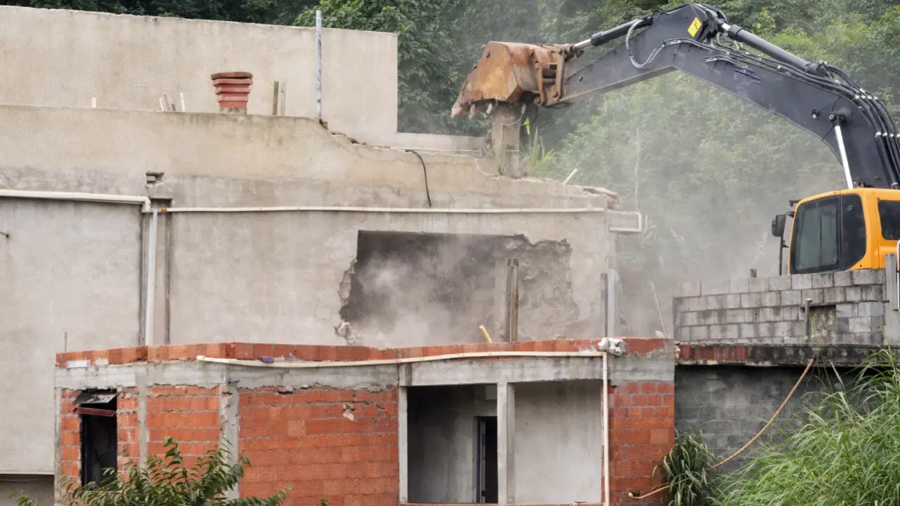 demolicao casa graminha