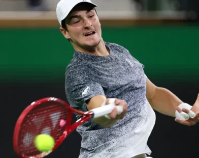 João Fonseca luta, mas cai diante de Sinner nas oitavas em Indian Wells