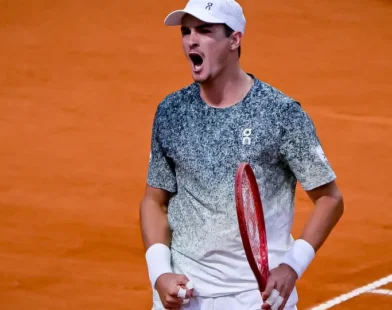João Fonseca vence duelo de quase 2h e encara Alcaraz na segunda rodada do Miami Open