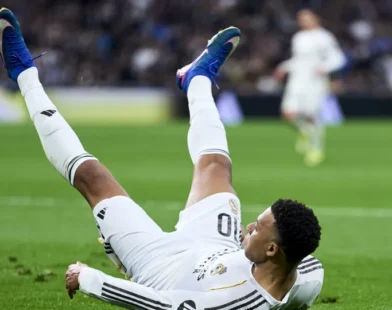 Sem operação à vista: Real Madrid revela lesão de Mbappé