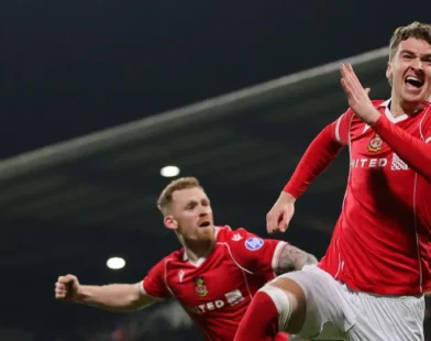 Wrexham vive conto de fadas hollywoodiano e sonha com a Premier League