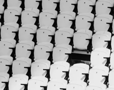 Após caso de racismo no Dérbi, Corinthians retira assento de estádio