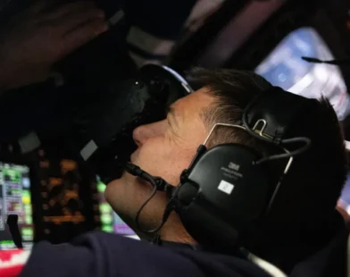 Astronautas da Artemis 2 ultrapassam metade do caminho rumo à Terra