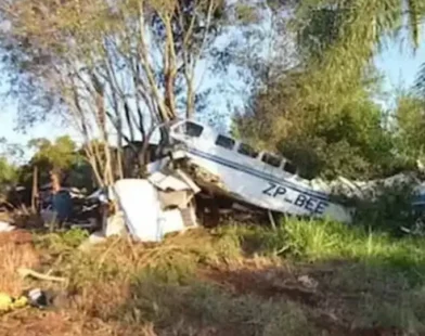 Avião com mais de R$ 15 milhões cai no Paraguai e é saqueado por moradores