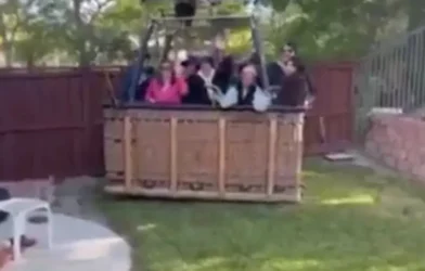 Balão faz pouso inesperado em quintal de casa na Califórnia; assista