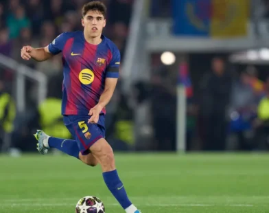 Barcelona tem zagueiro expulso e vê Atlético abrir vantagem na Champions