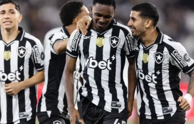 Botafogo deixa de lado a saída de Textor e foca no Internacional pelo Brasileirão
