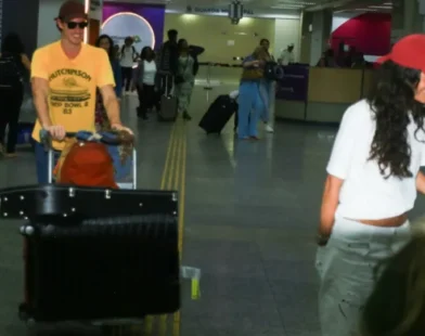 Bruna Marquezine reencontra Shawn Mendes nos EUA e casal é flagrado em Malibu