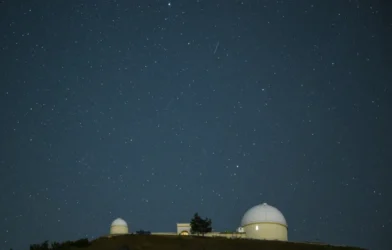 Chuva de meteoros Líridas tem pincelado os céus. Veja as imagens