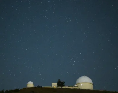Chuva de meteoros Líridas tem pincelado os céus. Veja as imagens