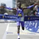 Com quebra de recorde, queniano John Korir é bicampeão da maratona de Boston