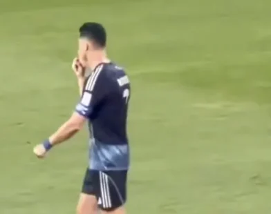 Cristiano Ronaldo se irrita com gritos por Messi e reação viraliza