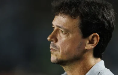 Diniz observa o que corrigir no Corinthians em estreia na Libertadores contra o Platense