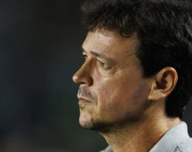 Diniz observa o que corrigir no Corinthians em estreia na Libertadores contra o Platense