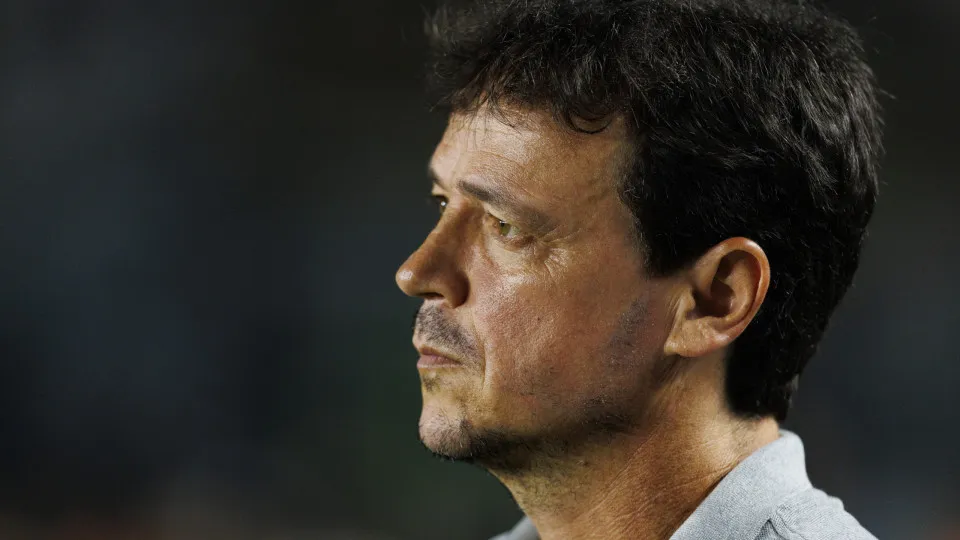 Diniz observa o que corrigir no Corinthians em estreia na Libertadores contra o Platense