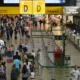 Família egípcia impedida de entrar no Brasil está confinada em aeroporto de Guarulhos há 16 dias