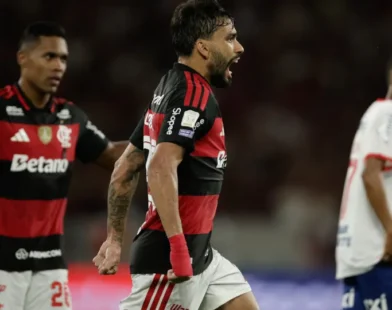 Flamengo vence Bahia, homenageia Oscar Schmidt e chega à vice-liderança