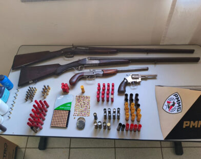 Homem é multado em R$ 20 mil e preso com armas, munições e materiais de pesca proibidos