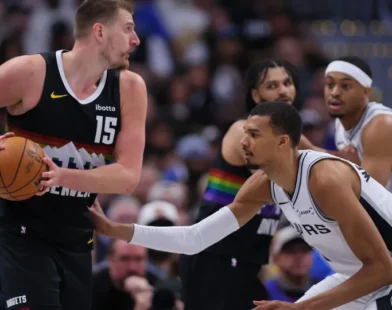 Jokic leva a melhor sobre Wembanyama e decide vitória do Nuggets contra Spurs na NBA