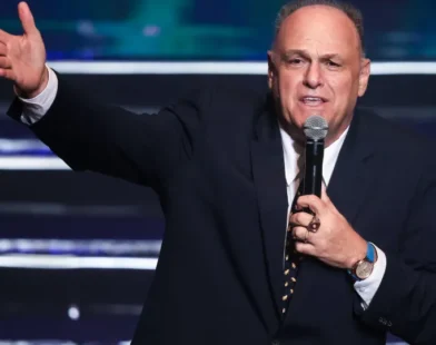 Lenda do basquete, Oscar Schmidt passa mal e é encaminhado a hospital em SP