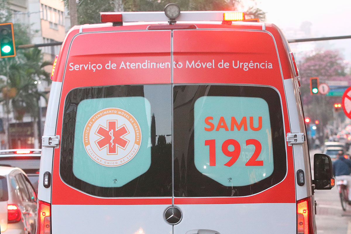 Mulher fica em estado grave após atropelamento na Rio Branco