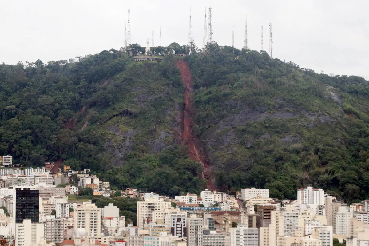 'Não é possível realizar a desinterdição dos imóveis localizados no sopé do Morro do Cristo', aponta laudo