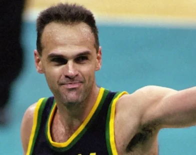 Oscar Schmidt é cremado com a camisa da seleção brasileira de basquete