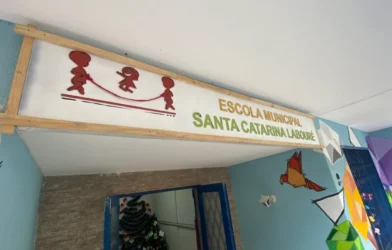 Prefeitura transfere duas escolas municipais para mesmo prédio no Centro de Juiz de Fora após interdições