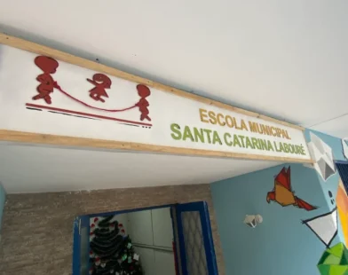 Prefeitura transfere duas escolas municipais para mesmo prédio no Centro de Juiz de Fora após interdições