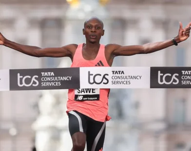Queniano se torna o primeiro a completar maratona em menos de duas horas