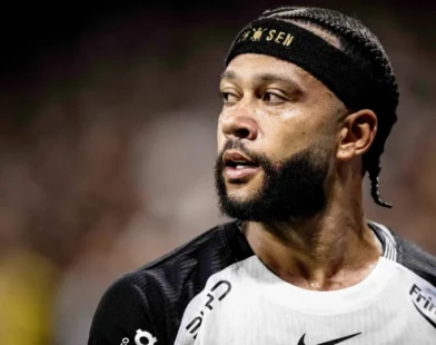 STJD terá sessão 'quente' com julgamento de Memphis por usar celular e Abel