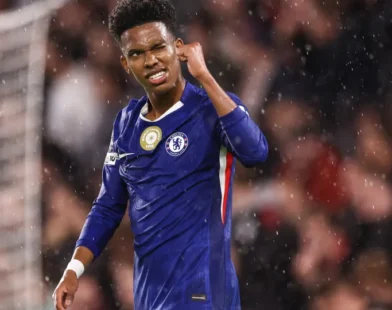 Técnico do Chelsea se rende a Estêvão após goleada: 'Não há limite para ele'