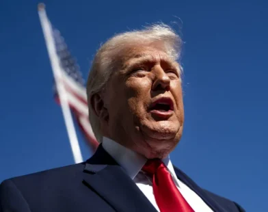 Trump ameaça tarifa de 50% contra China se país ajudar o Irã