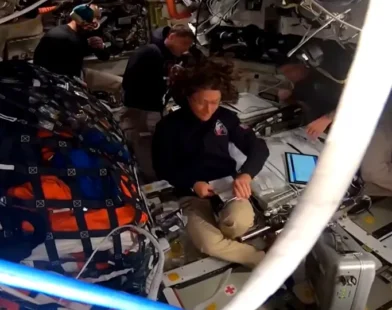 Vídeo do momento em que Artemis II supera recorde com mais de 55 anos