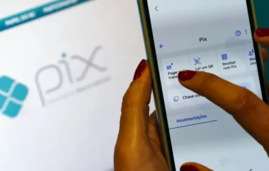 Vírus bancário ataca celulares e sequestra Pix em tempo real