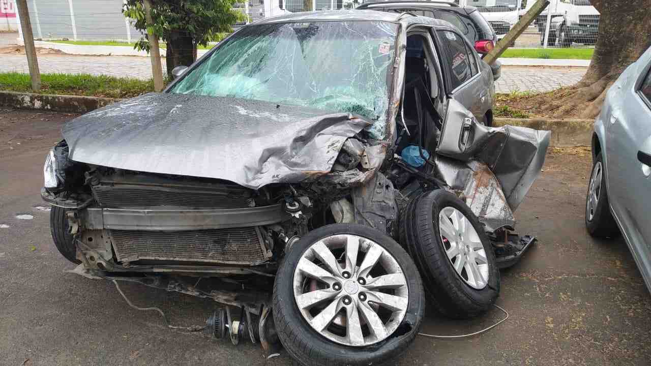 Acidente entre três carros deixa feridos e mobiliza resgate na BR-116